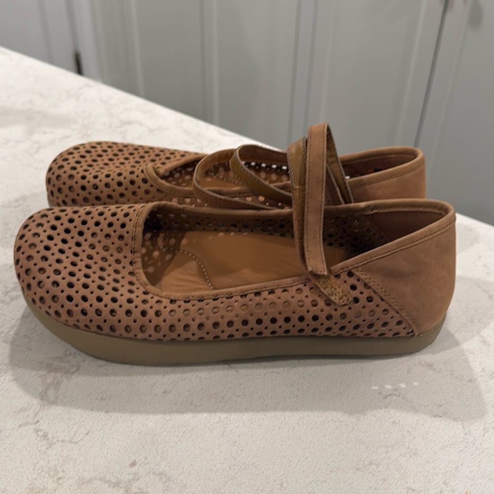 Women's Tan Sandals Shoes Size 7 grounding earth shoe Kalso
